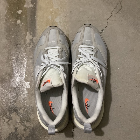 Nike shoes - Picture 2 of 6